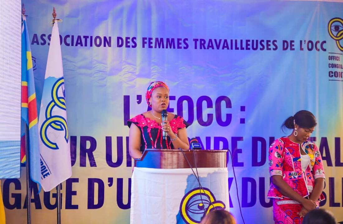 La DGA Christelle Muabilu devant les femmes de l'OCC