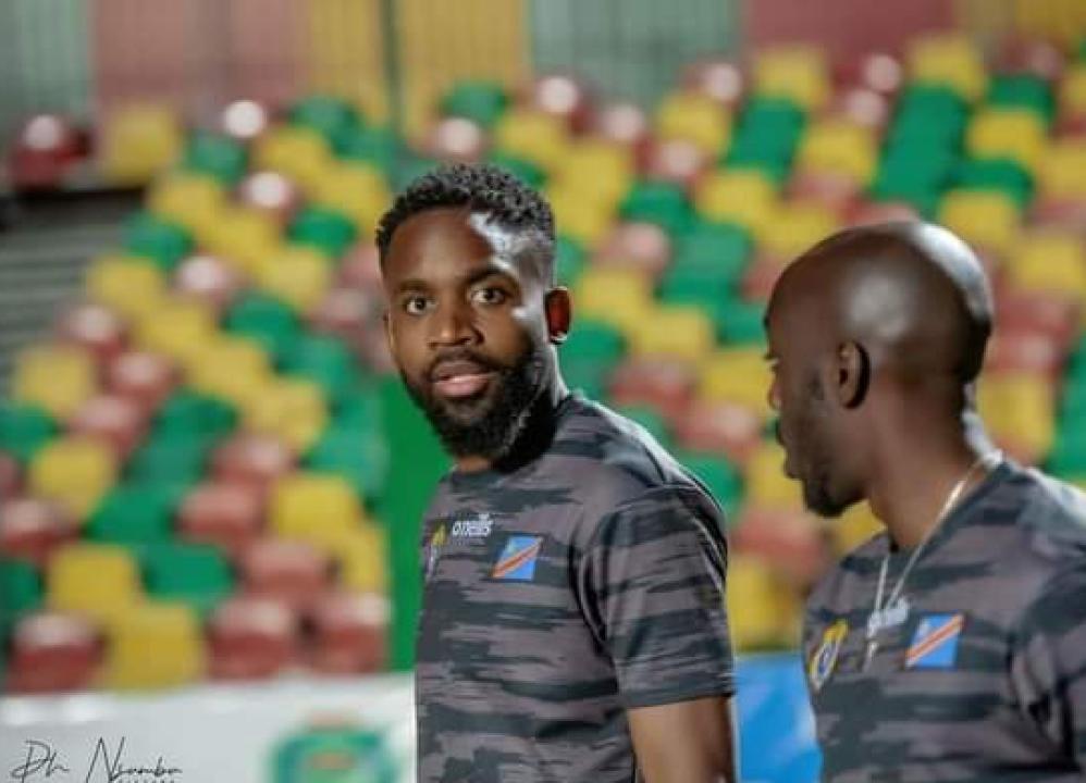 Cédric Bakambu et son coéquipier en sélection nationale, Yoane Wissa à Nouakchott.