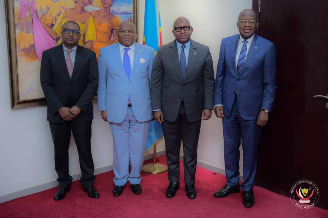Le SG de l'OEACP, Georges Rebelo Pinto et le Premier Ministre Sama Lukonde assisté du VPM des affaires étrangères à droite