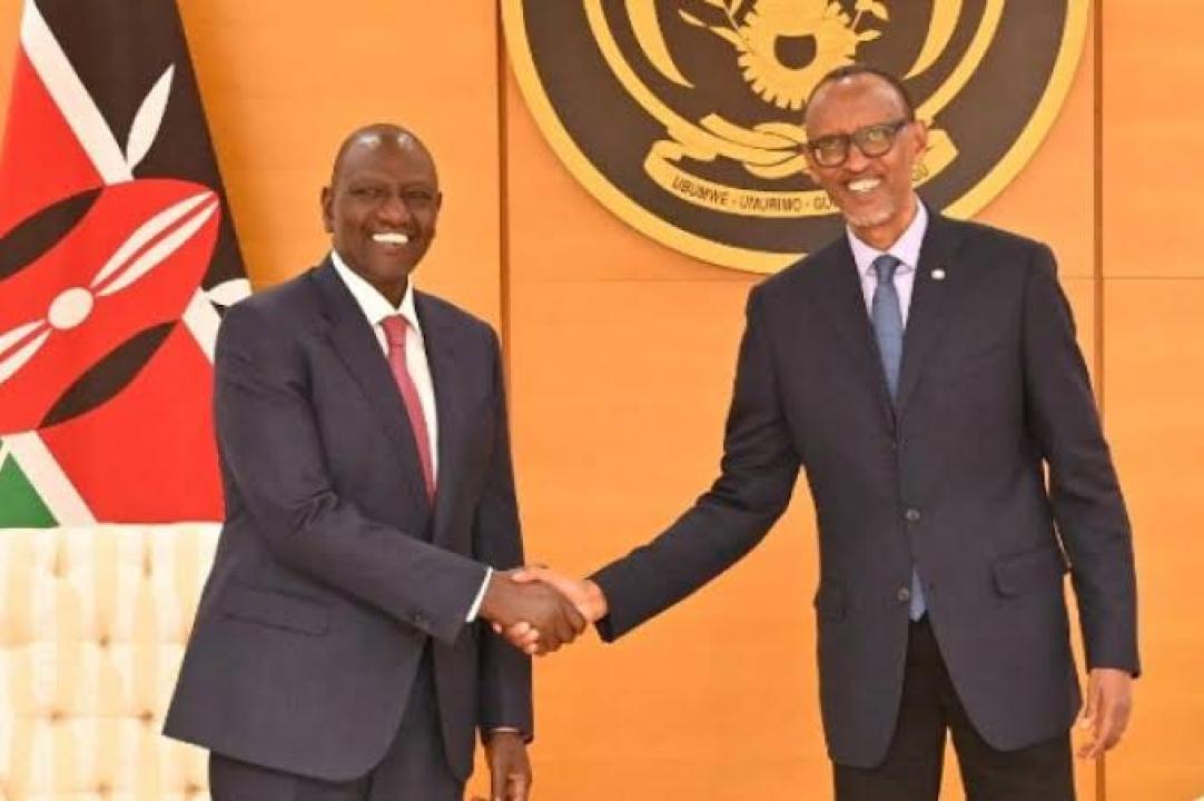 Le président kényan William Ruto et son homologue rwandais Paul Kagame à Kigali