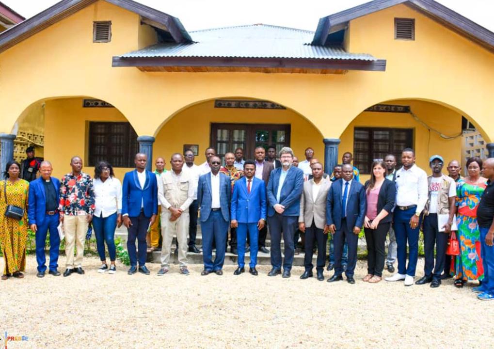 La délégation des PHC, les représentants communautaires, et l’équipe de médiation de l’ICM à Kisangani, en présence de Son Excellence M. Paulin Lendongolia Lebabonga, Vice-Gouverneur de la Province de la Tshopo