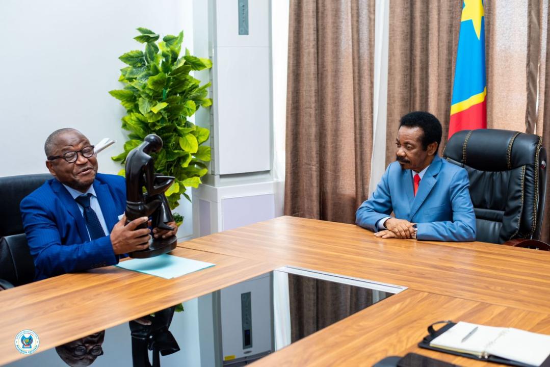 Le Président Christophe Mboso échange avec le Président de la CNDH, Paul N'sapu