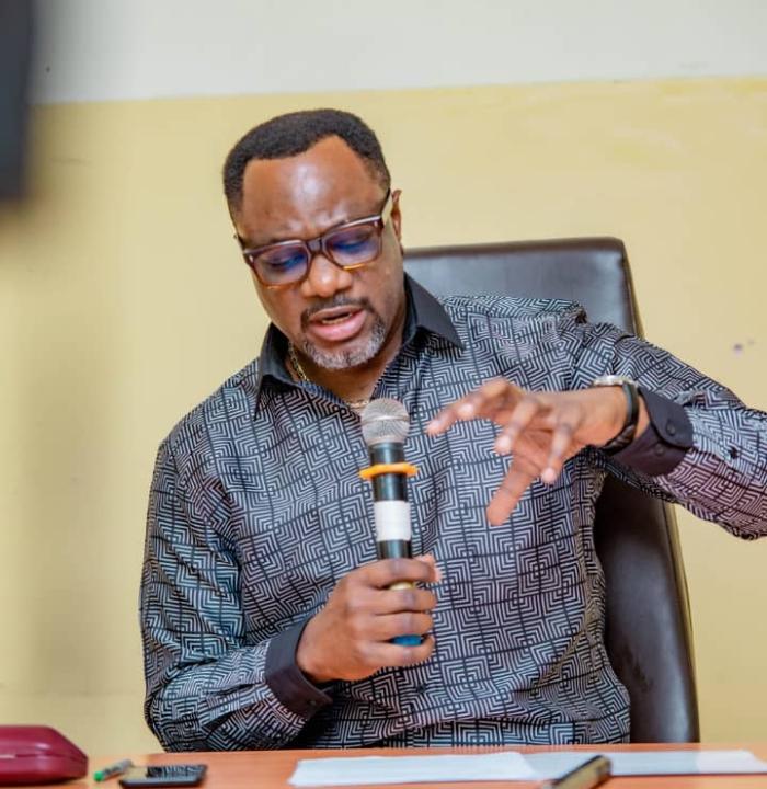 Le ministre de l'EPST, le professeur Tony Mwaba s'adressant aux cadres de l'administration centrale de son ministère
