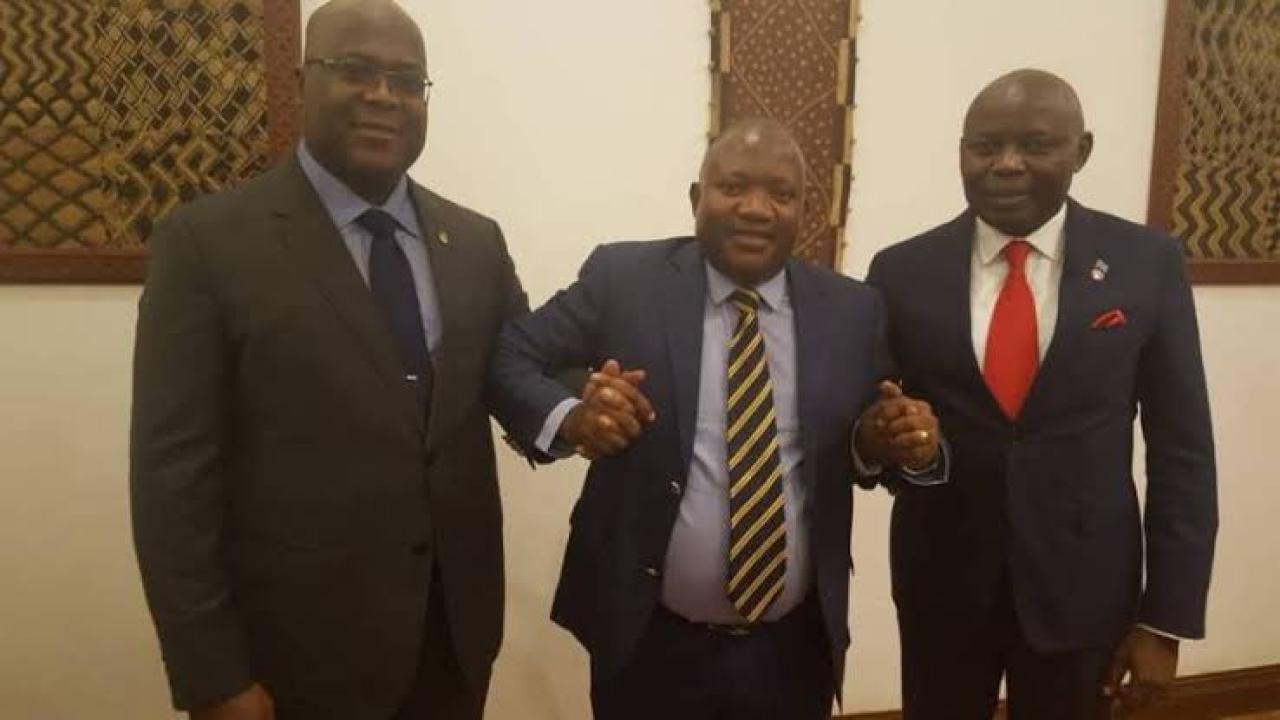 John Ntumba au milieu de Félix Tshisekedi et Vital Kamerhe