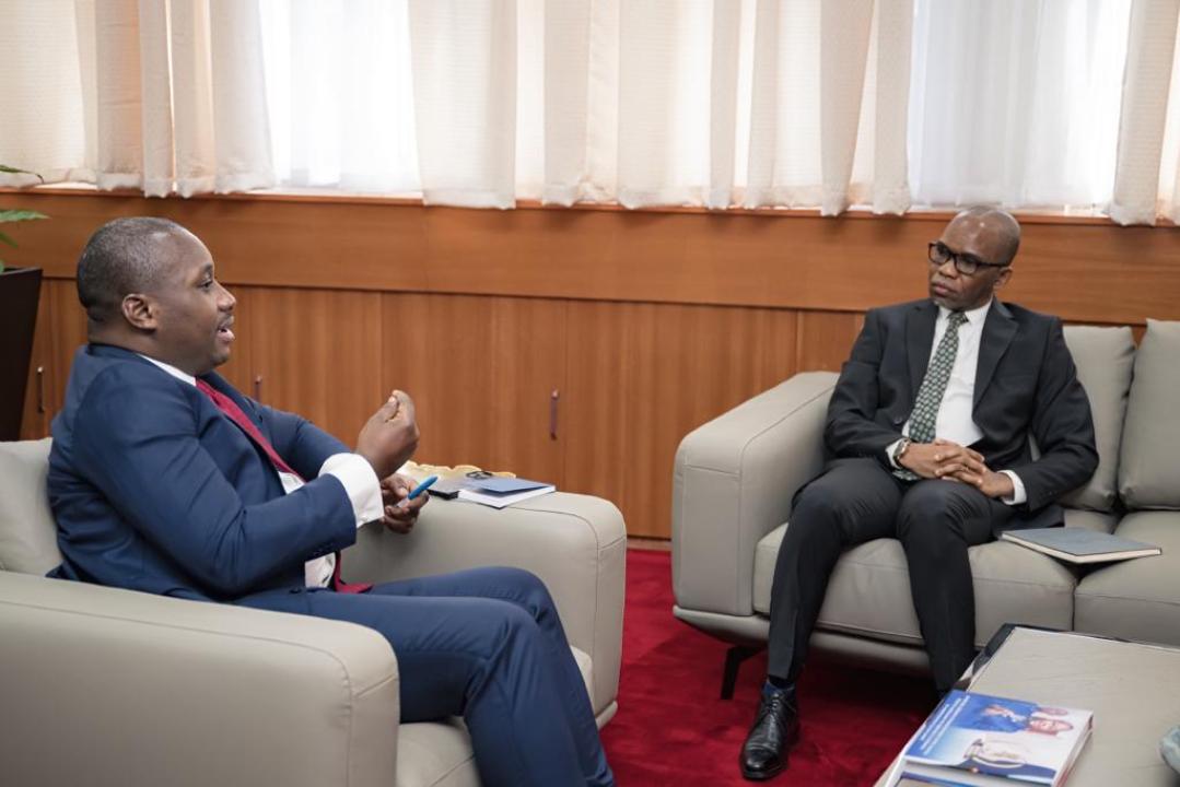 Le MinÉtat chargé de l'aménagement du territoire, Me Guy Loando Mboyo et le DG de l'ICCN.