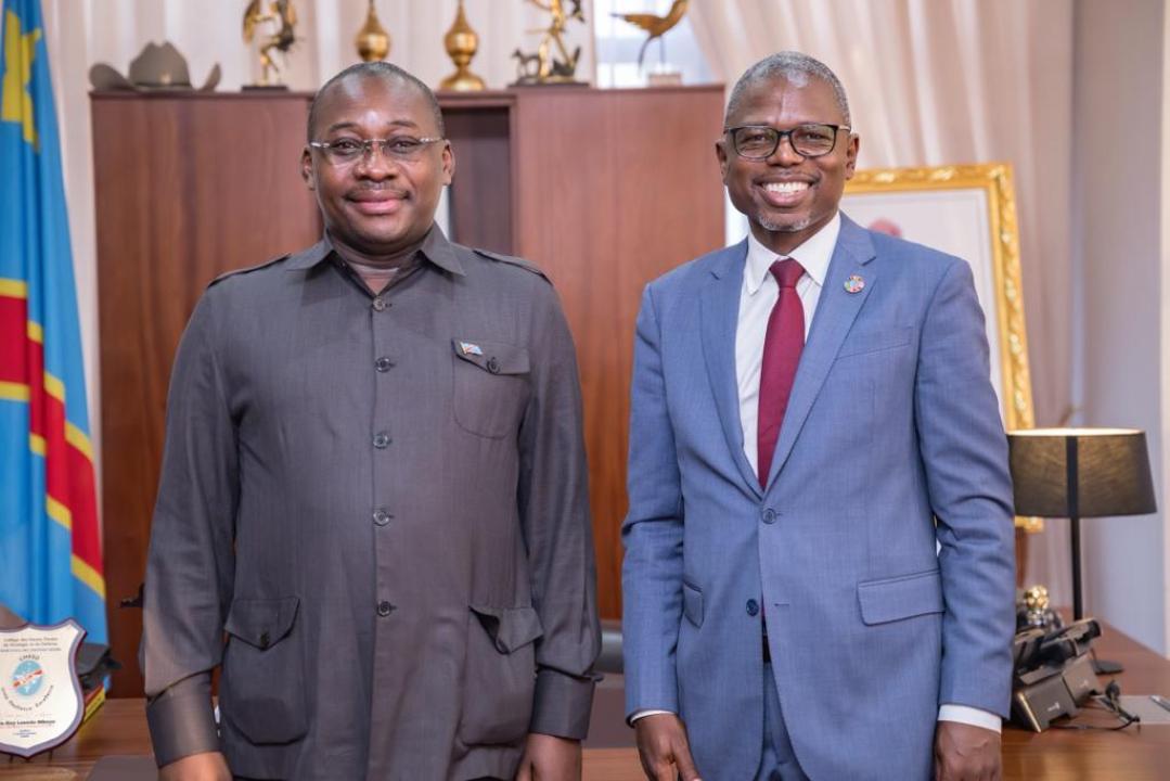 Le ministre d'État chargé de l'aménagement du territoire, Guy Loando Mboyo et Damien Mama, représentant pays du PNUD