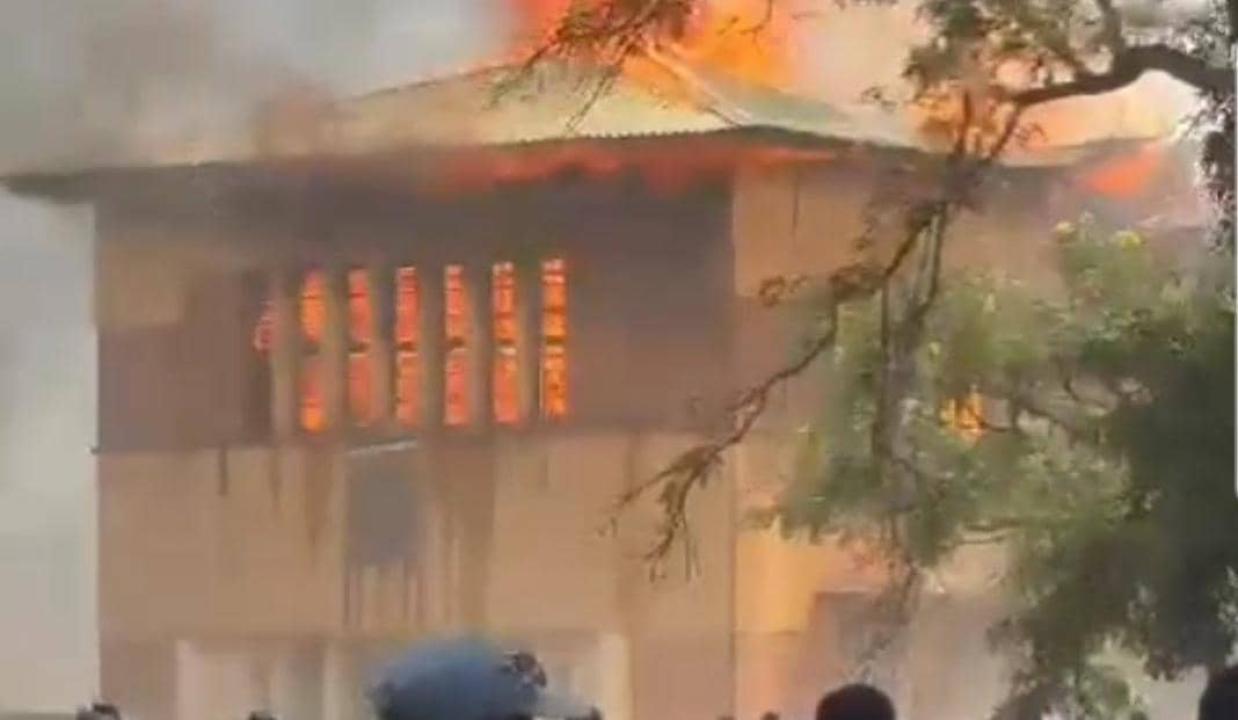Lycée Mwanga à Kolwezi en feu, lundi 24 Avril