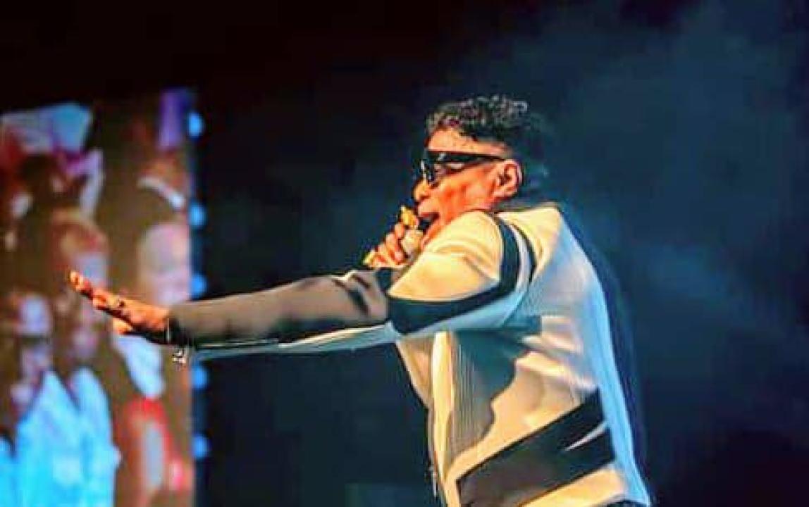 Koffi Olomide sur scène de Sofitel Hôtel Ivoire d'Abidjan.