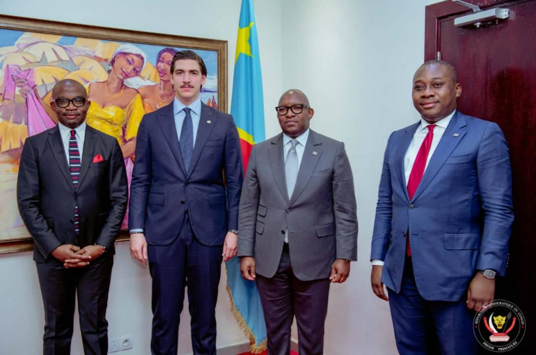 (De gauche à droite) Le Ministre des transports, Marc Ekila, Turhan Mildon de la Société Milvest, le Premier Ministre Sama Lukonde et Guy Loando, ministre d'État de l'aménagement du territoire