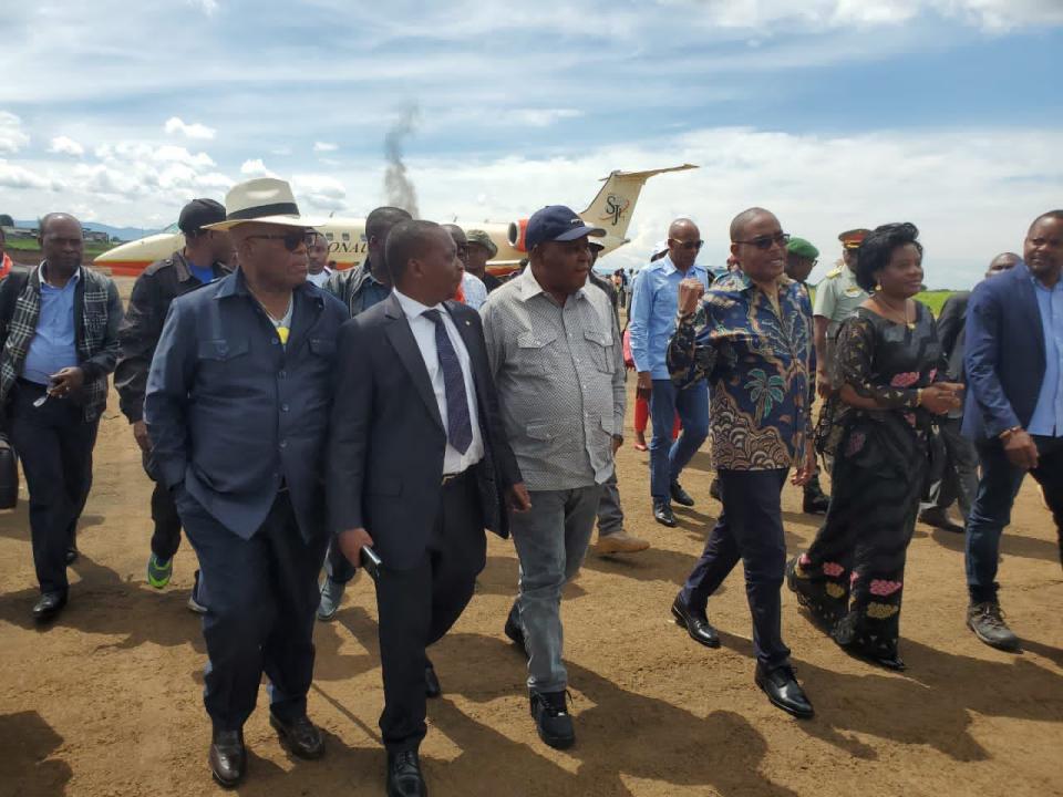 La délégation gouvernementale acceuillie au Sud-Kivu par le gouverneur de la province pour une assistance à la population de Kalehe