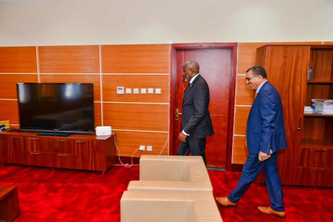 Le VPM congolais de l'économie, Vital Kamerhe reçoit dans son cabinet l'opérateur économique M'barek Aarabat