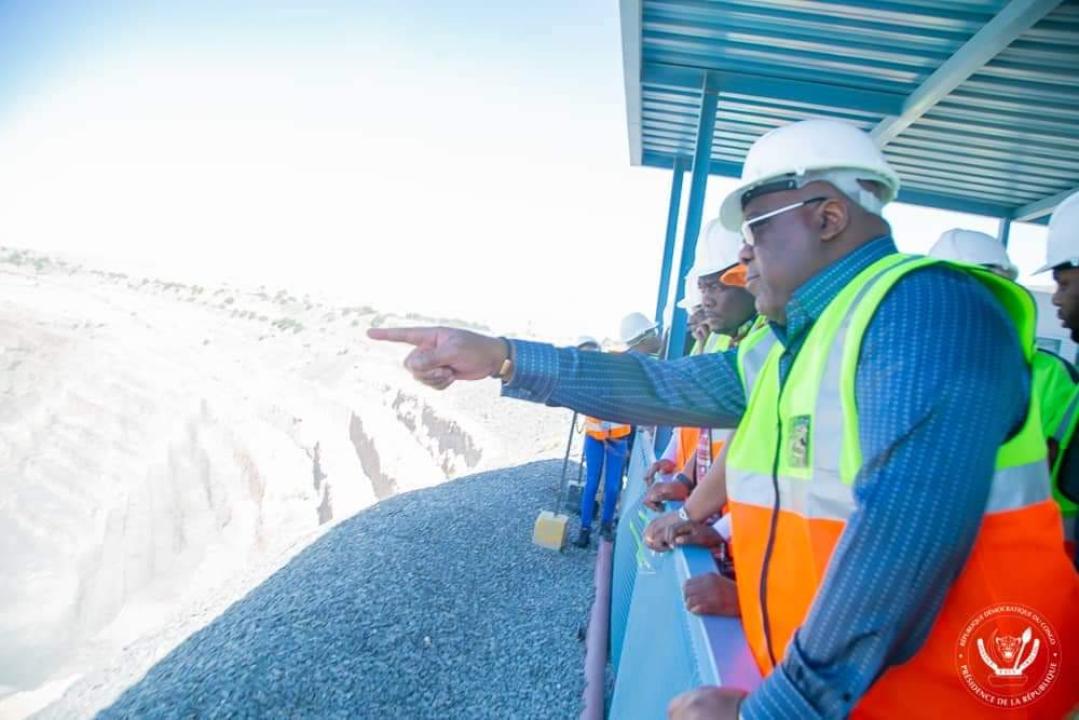 Le Président de la République, Félix Tshisekedi suit les explications des experts botwanais sur la production des diamants