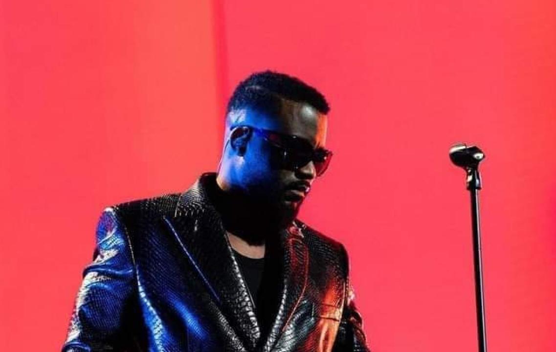 Fally Ipupa lors de la première édition des Flammes Awards.