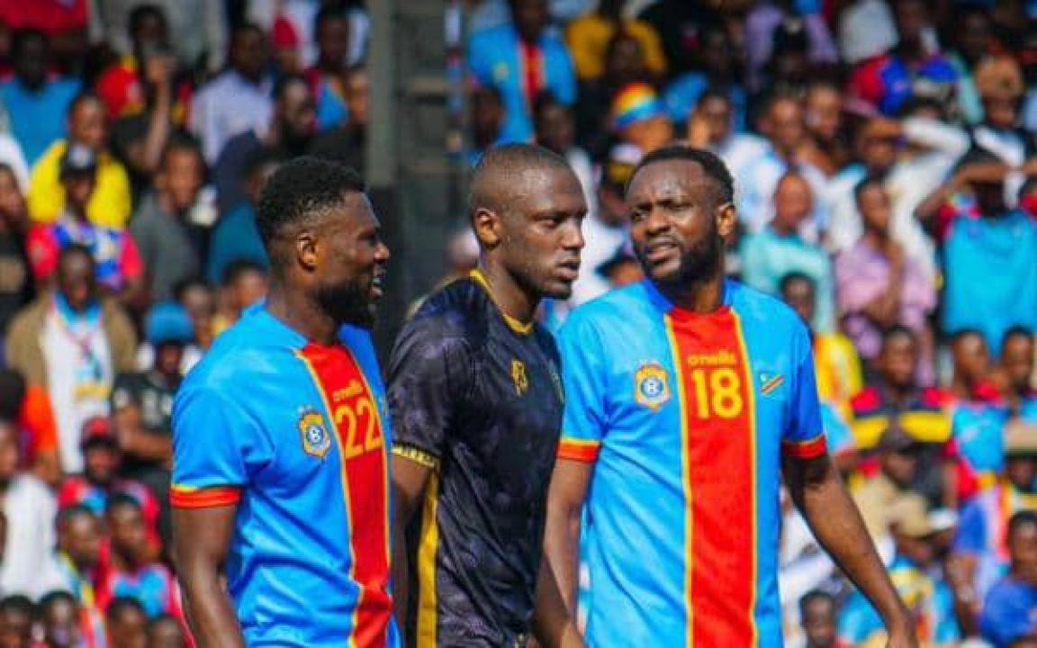 Chancel Mbemba, Merveil Bope et un joueur de la Mauritanie au stade TP Mazembe. [Photo d'illustration]