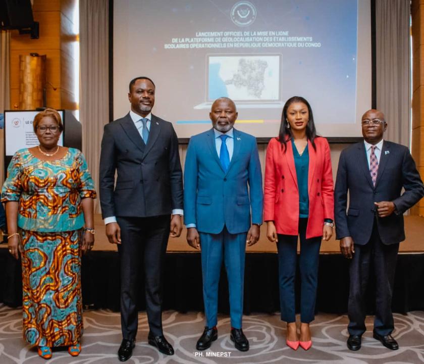 Le VPM Vital Kamerhe entouré du ministre de l'EPST Tony Mwaba et son vice, Aminata Namasiya.