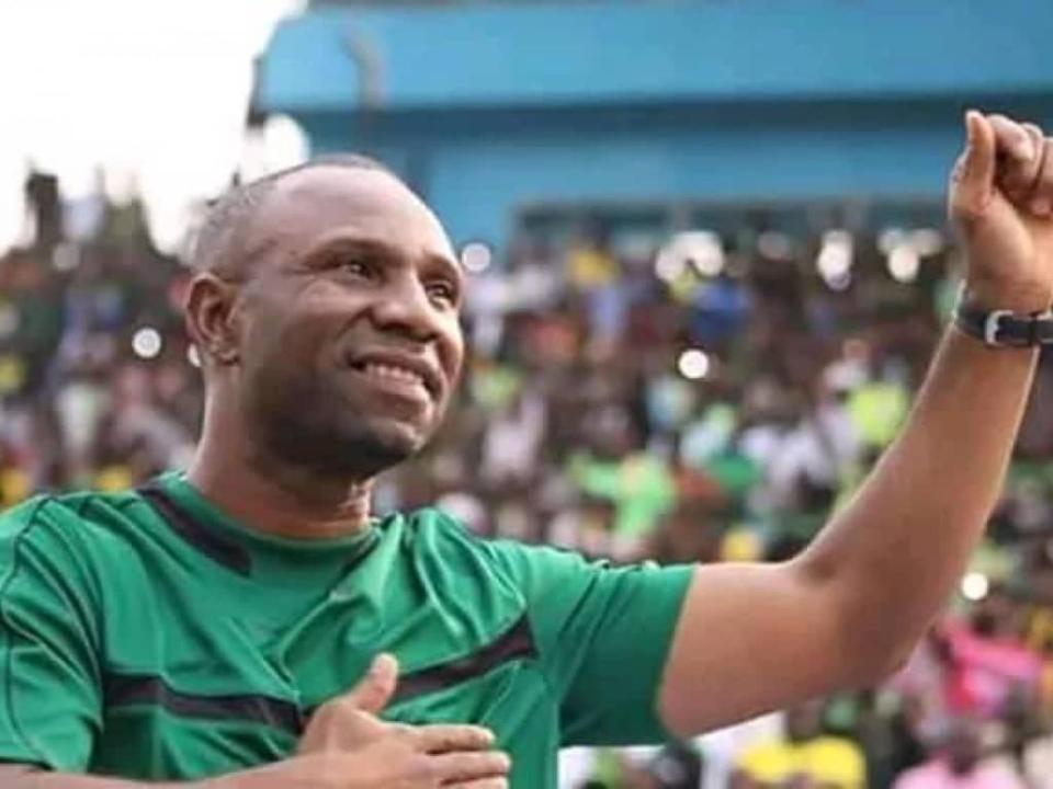Florent Ibenge sous les couleurs de VClub au stade Père Raphaël de Kinshasa. 