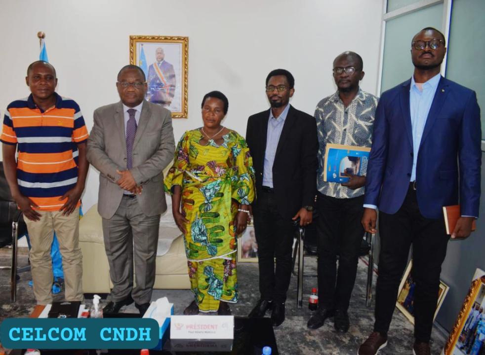 Le Président de la CNDH pose avec les représentants des victimes des atrocités du Sud-Kivu