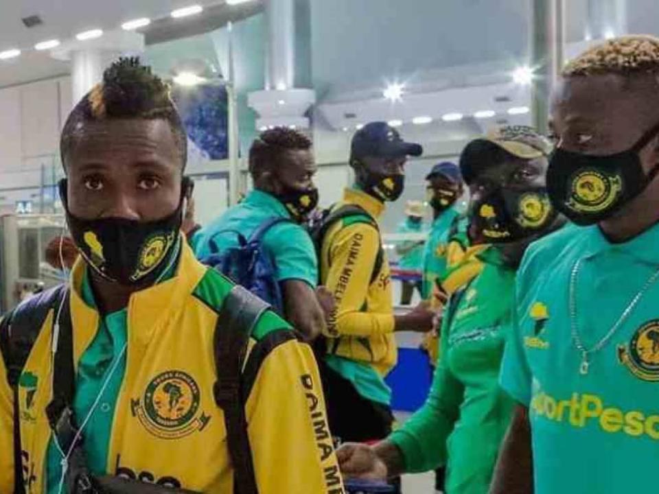 Jésus Moloko Ducapel et Djuma Shabani à l'aéroport de Dar es salam