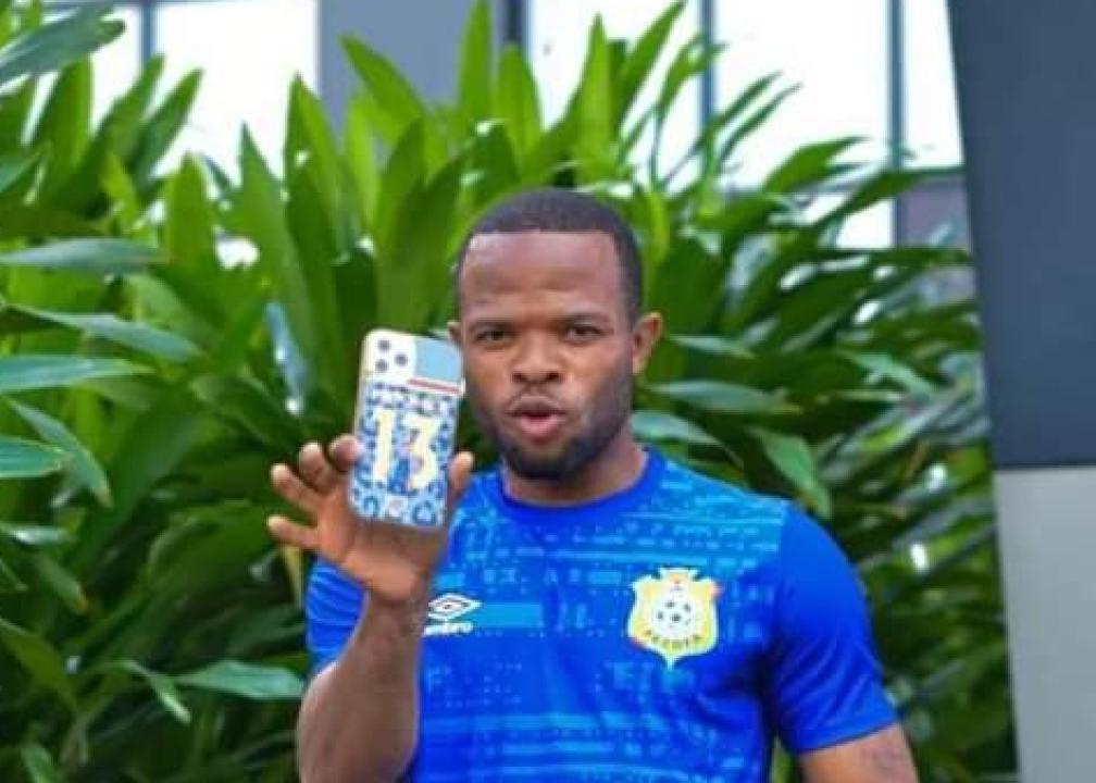 Meschack Elia lors du stage des Léopards à Douala