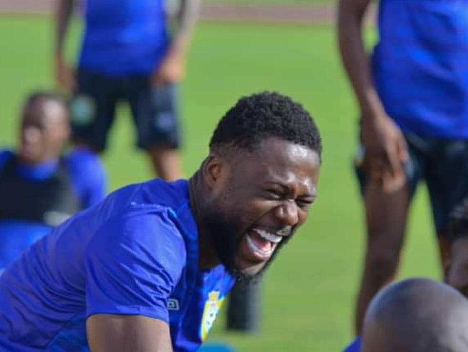 Chancel Mbemba lors de la deuxième séance d'entraînement des Léopards à Douala.