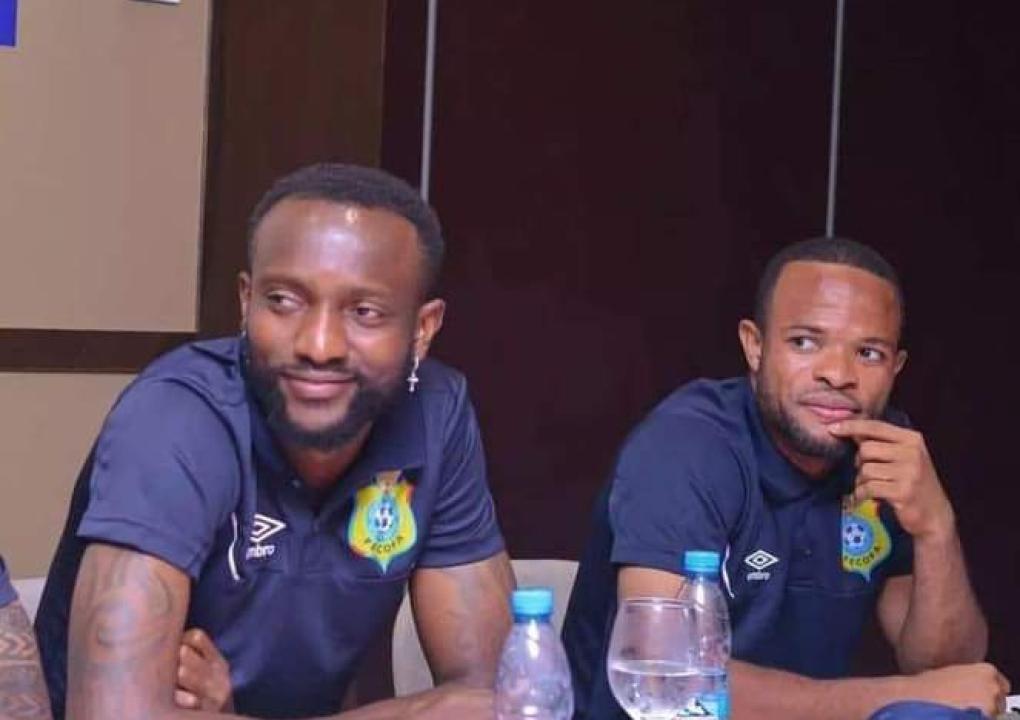 Merveille Bope et Meschack Elia lors d'un dîner à Douala. 
