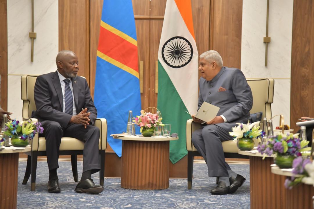 Le Vice-Président indien Jagdeep Dhankhar en tête-à-tête avec le Vice-premier ministre congolais de l'économie Vital Kamerhe.