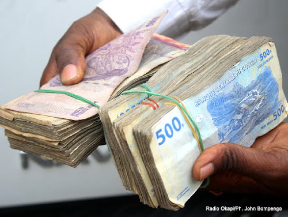 Les francs congolais.
