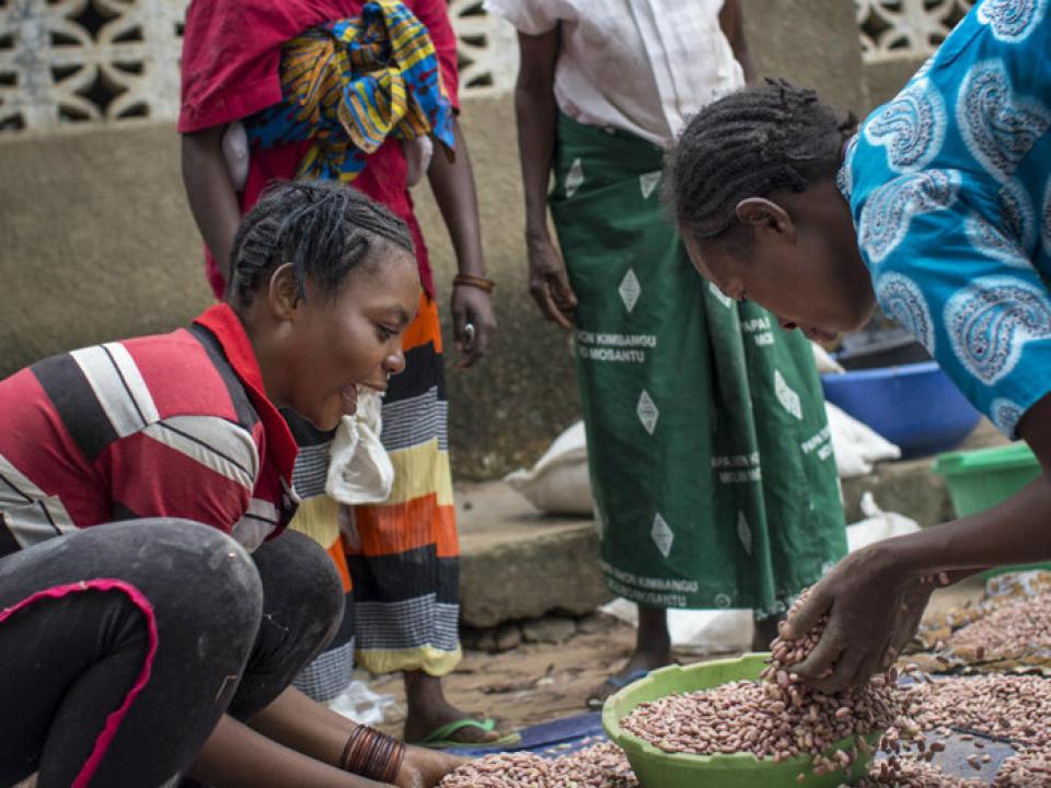 La population de l'Est reçoit une aide alimentaire du PAM.
