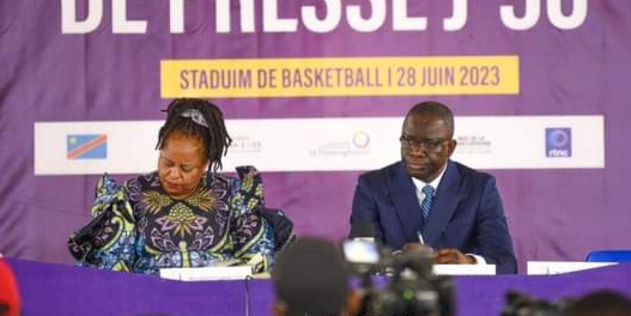 La ministre de la culture, Catherine Katungu Fuhara et le Directeur du CNJF, Isidore Kwandja Ngembo.