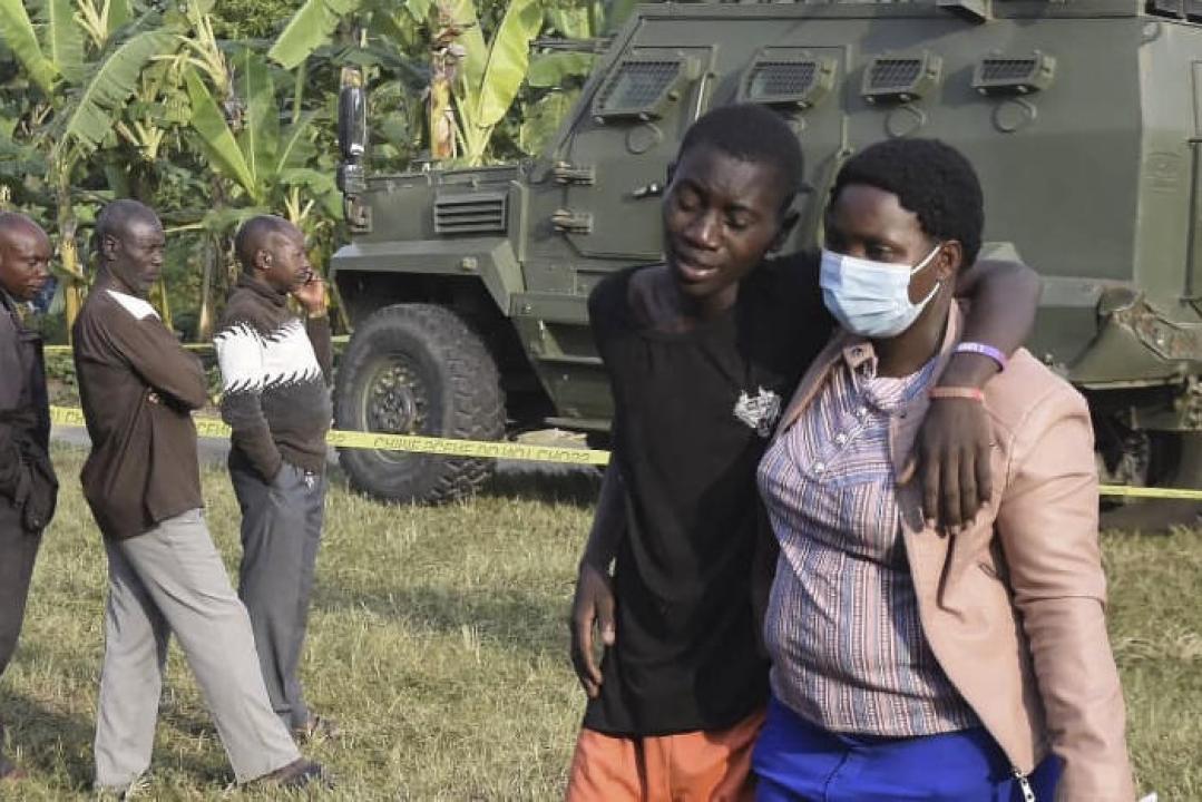 Sur les lieux d’une attaque à Mpondwe, en Ouganda, le 17 juin 2023. - / AFP