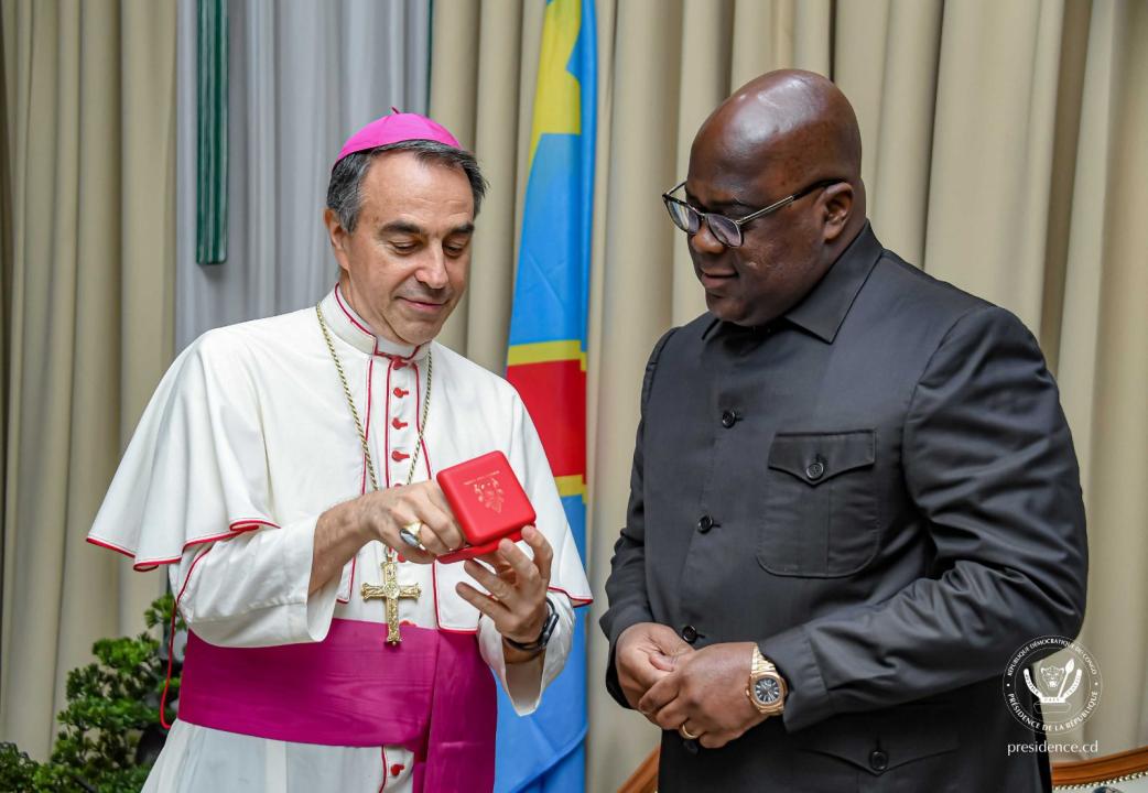 Le Nonce apostolique, Mgr Ettore Balestrero et Félix Tshisekedi, président de la RDC