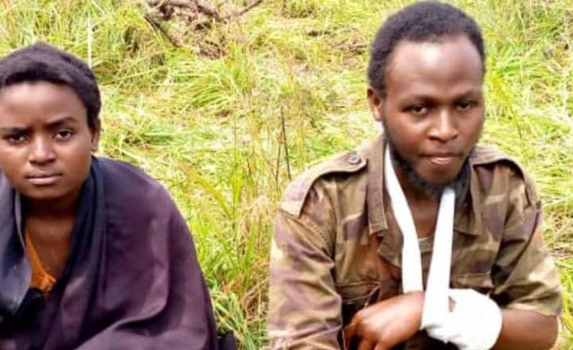Deux terroristes ADF capturés et les munitions de guerre récupérées par la coalition FARDC-UPDF.