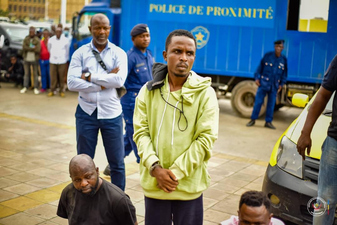 Christian Ngala Lomana, allias Bidou, présumé kidnappeur qui a révélé l'existence d'un réseau de trafic d'organes humains lors de leur présentation publique.