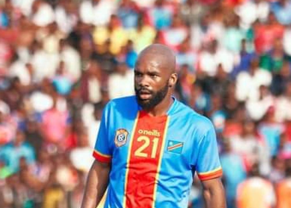 Aldo Kalulu sous les couleurs de la RDC, au stade TP Mazembe.