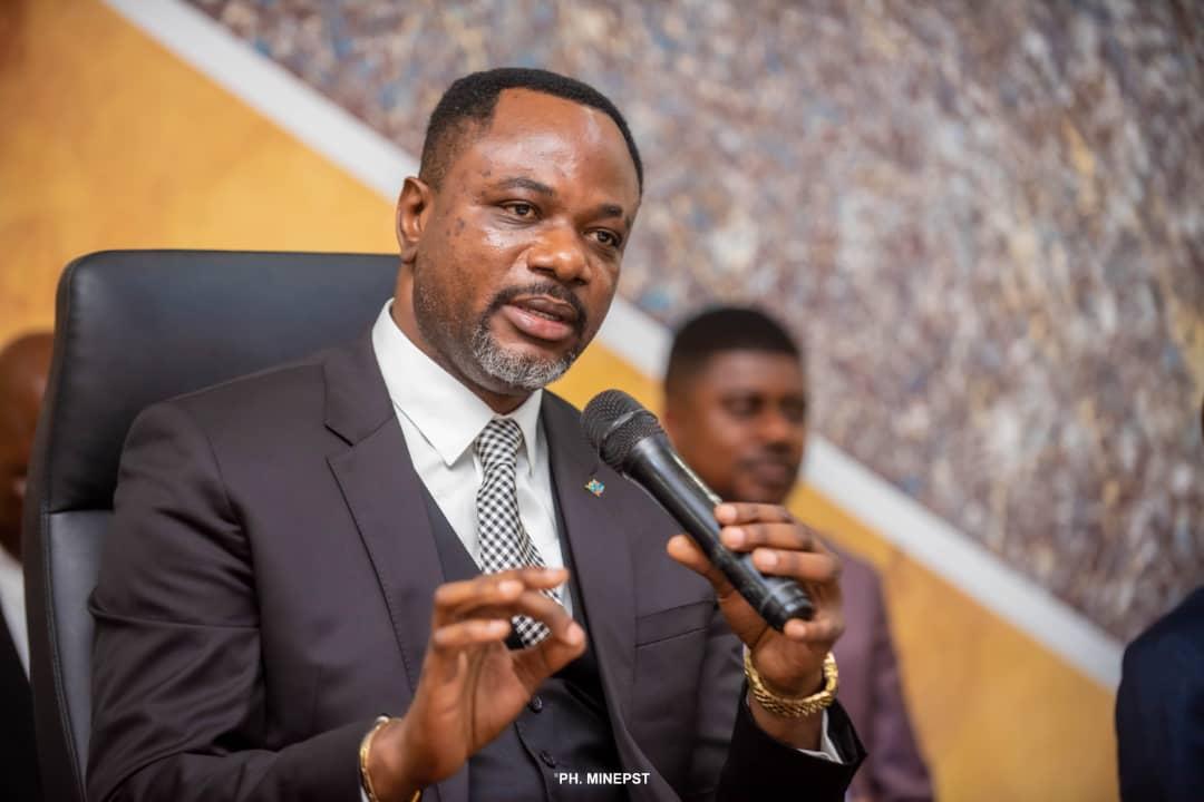 Le ministre de l'EPST Tony Mwaba Kazadi lors de son speech devant les chefs d'établissements de la province éducationnelle de Mont Amba.