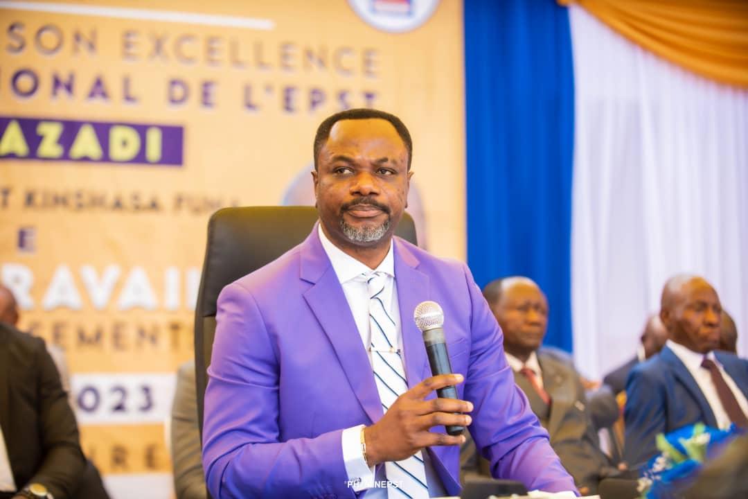 Le ministre de l'EPST Tony Mwaba devant les chefs d'établissements de la Funa.