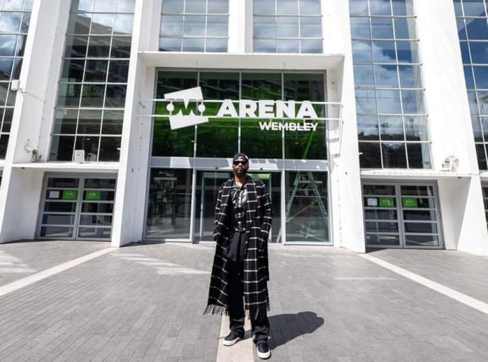 Fally Ipupa devant OVO ARENA WEMBLEY.