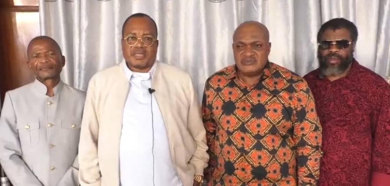 Les membres du haut conseil des églises de réveil lassant un message de solidarité à Godé Mpoyi
