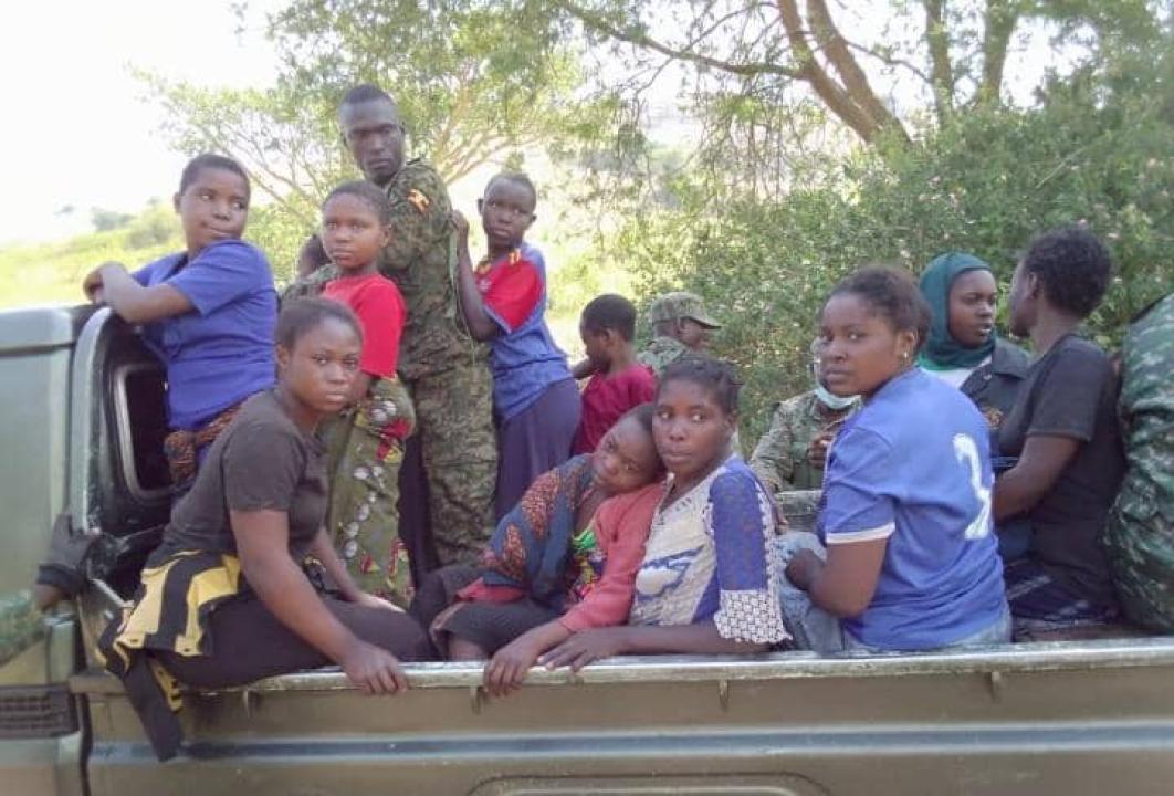Les désormais ex-otages des ADF libérés par la coalition FARDC-UPDF dans la vallée de Mwalika.