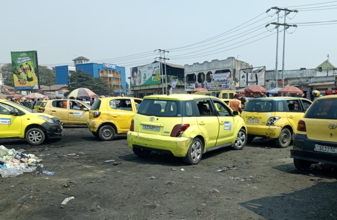 Les taxis "Ketch" stationnés au rond-point Huileries.