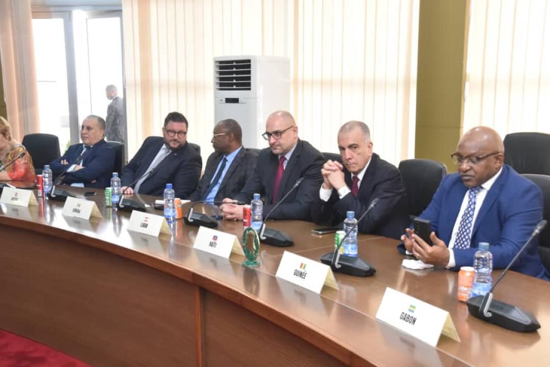 Les diplomates des pays étrangers accrédités en RDC lors d'une réunion avec le Premier Ministre, mardi 18 juillet 2023.