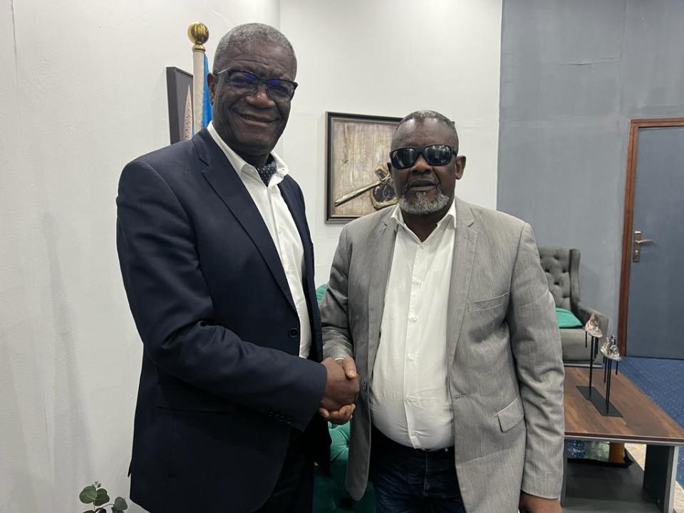 Le prix nobel congolais Denis Mukwege et Franck Diongo au cours d'une rencontre à Kinshasa.