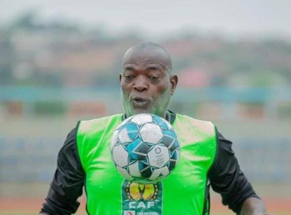 Le coach Andy Magloire Mfutila lors d'une séance d'entraînement.