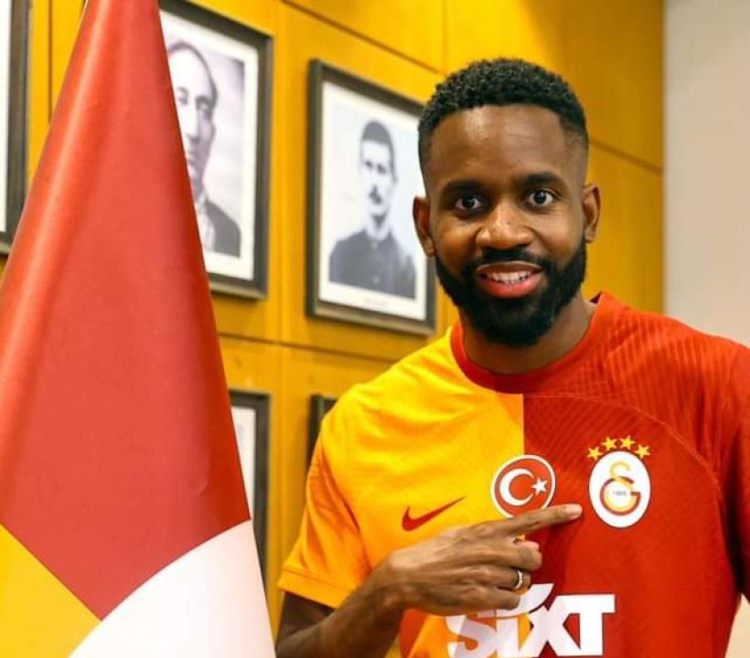 Cédric Bakambu lors de sa présentation à Galatasaray.