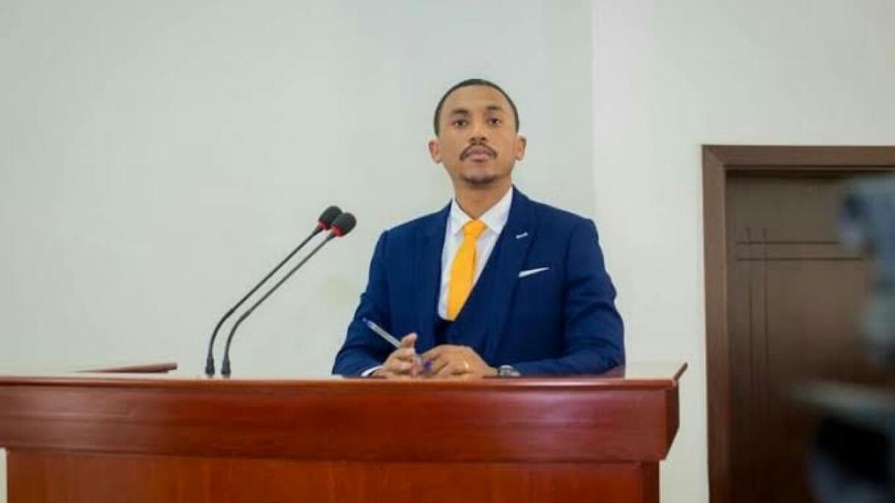 Le député provincial Junior Nembalemba, Rapporteur du bureau de l'assemblée provinciale de Kinshasa.