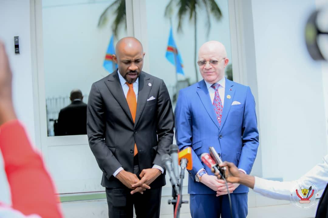 De gauche à droite: Les porte-paroles des gouvernements de la RDC et du Congo Brazzaville.