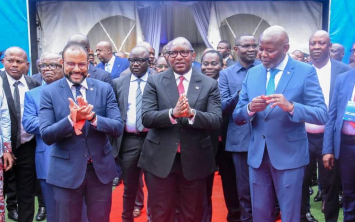 Le Premier ministre congolais entouré des ministres de l'économie de l'Angola et de la RDC.