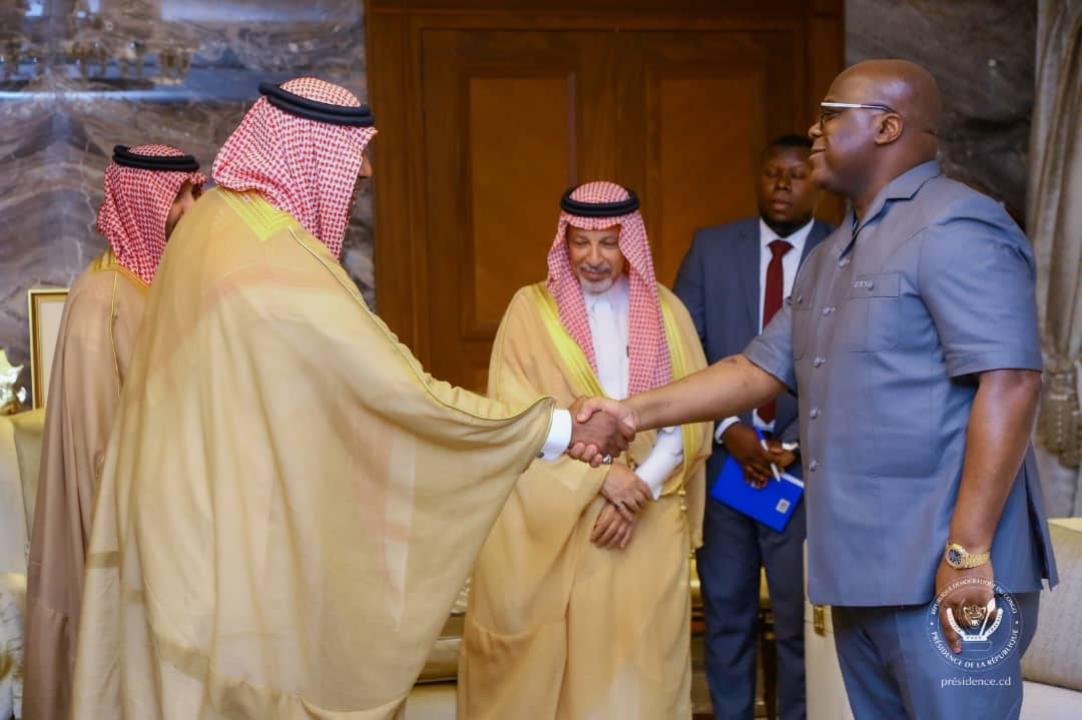 Le Président Félix Tshisekedi et une délégation du Royaume d’Arabie Saoudite conduite par M. Ahmed Bin Abdulaziz Qattan, conseiller à la Cour royale, mercredi 19 juillet 2023.