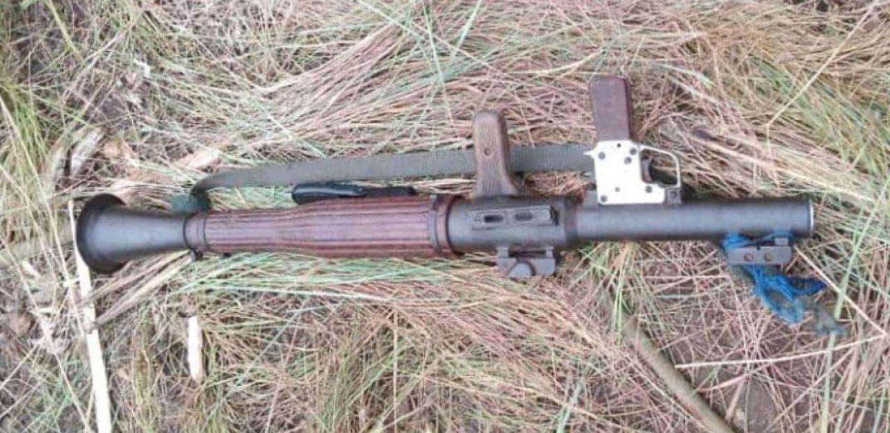 Une arme de guerre du type RPG7 récupérée par les Fardc après affrontement contre les terroristes ADF dans le secteur Ruwenzori.