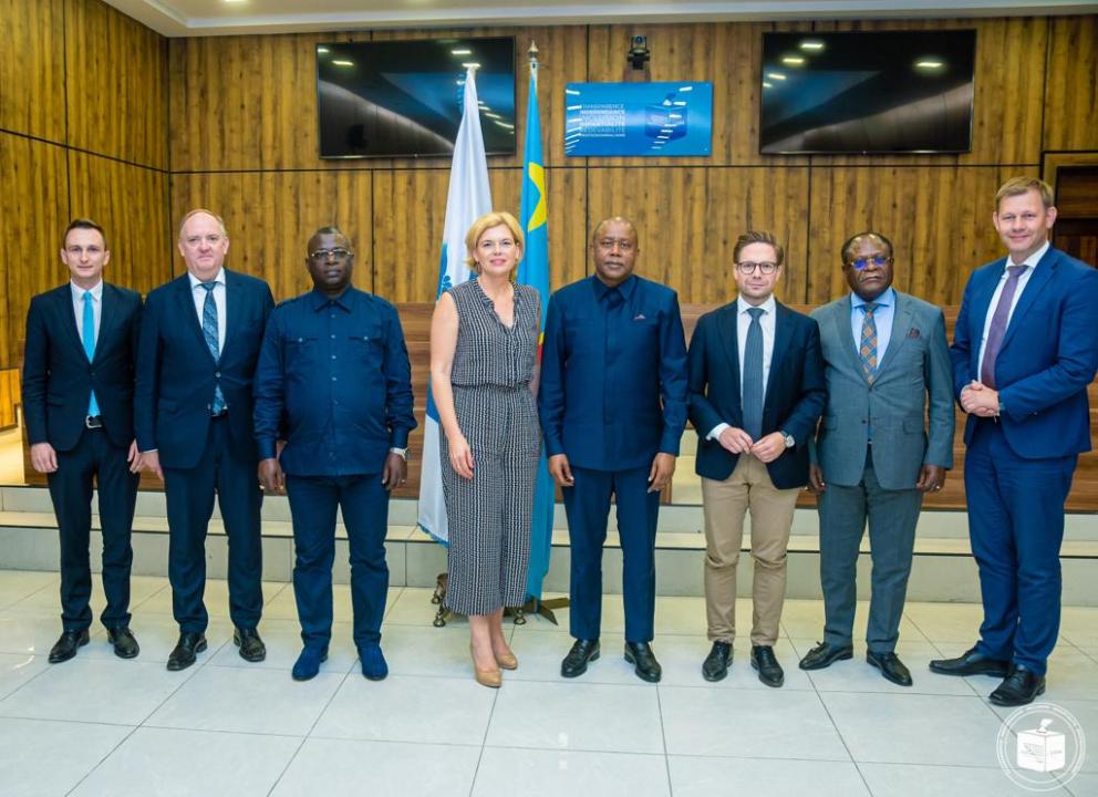 Le Président de la CENI, Denis Kadima assisté de deux vice-présidents de la centrale électorale et le groupe de parlementaires allemands.